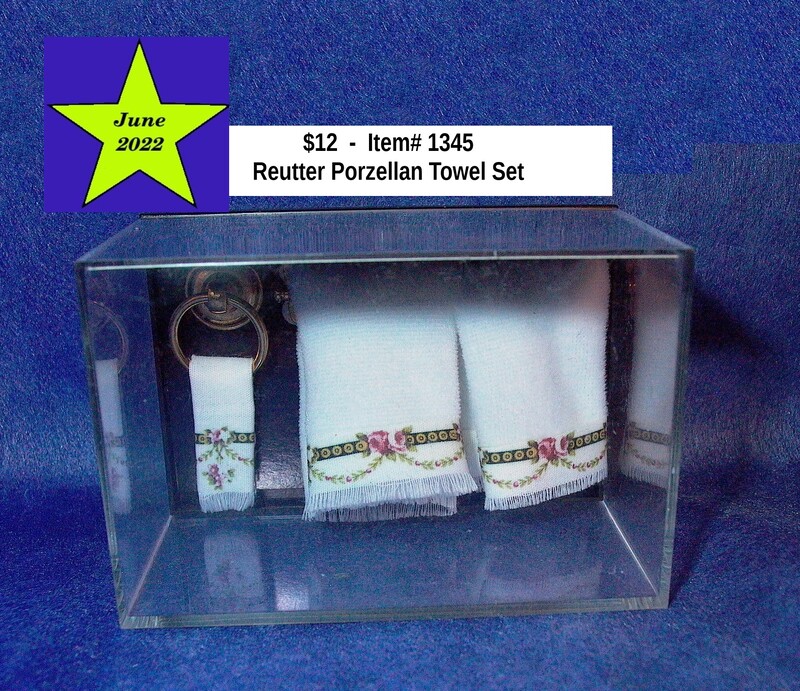 $12  -  Item# 1345 
Reutter Porzellan Towel Set