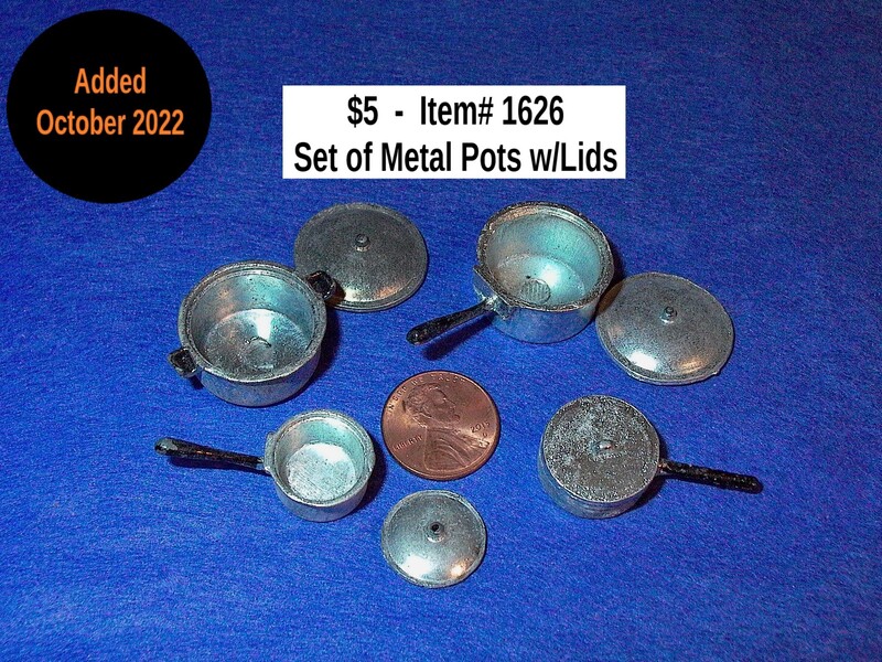 $5 - Item# 1626  -  Set of Metal Pots and Pans with lids
