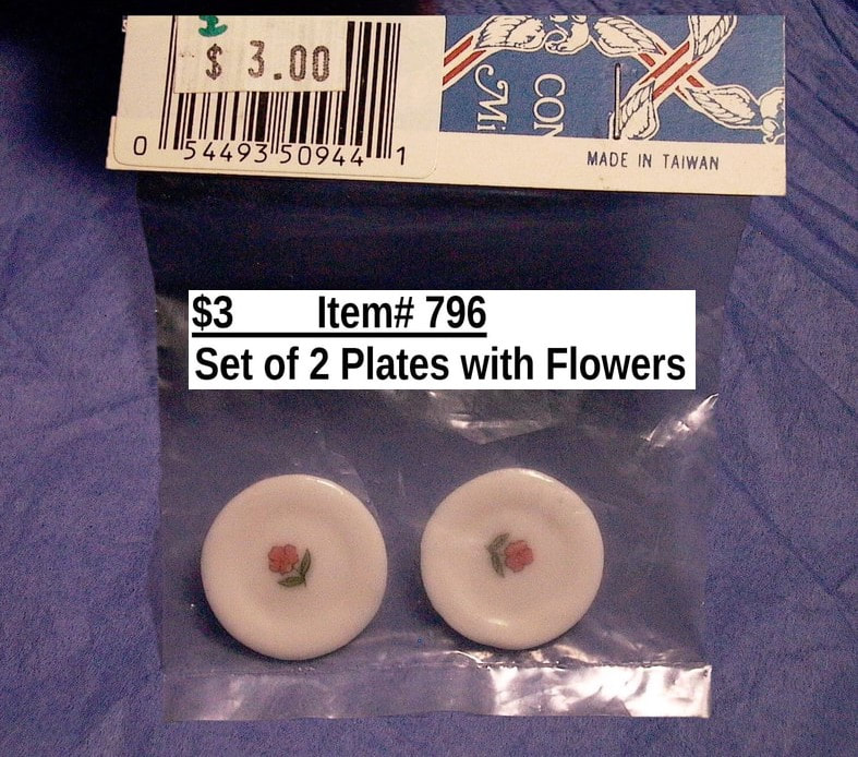 $3  -  Item# 796  -
 Set of 2 Plates with Flowers